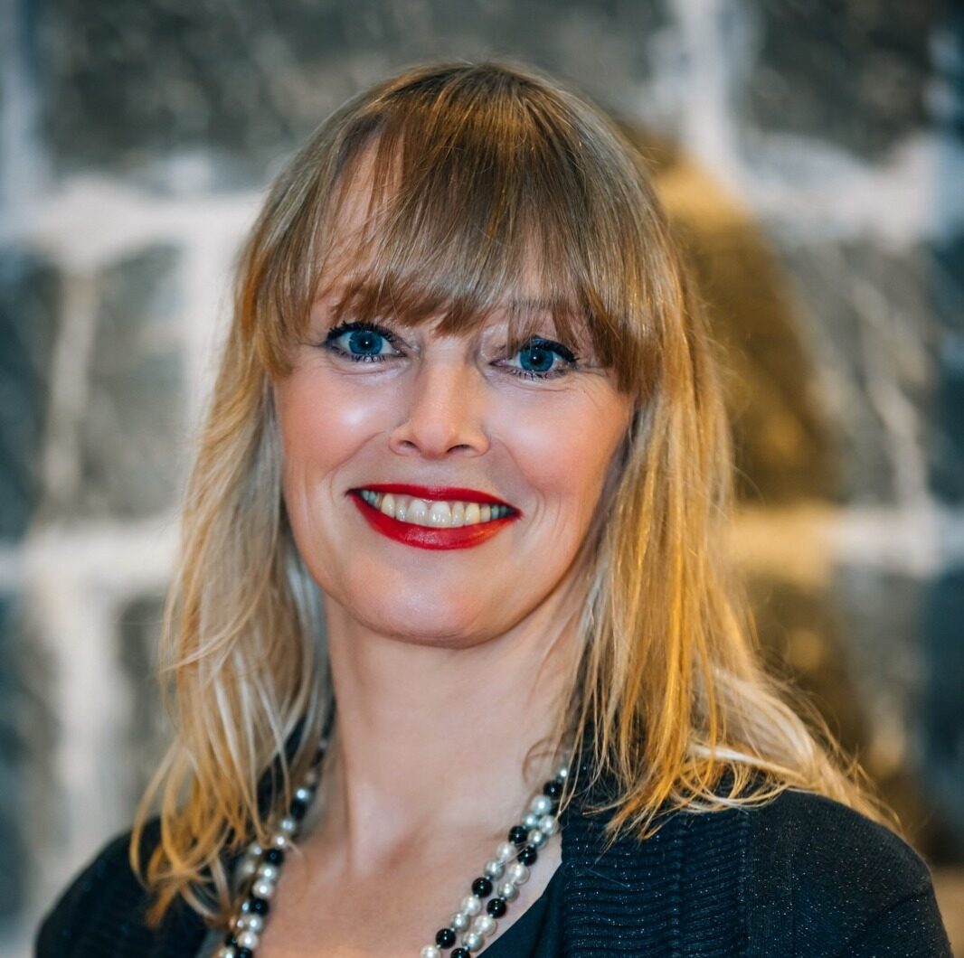 Professional headshot and biography of Nina, co-founder of Town Homes Milano.